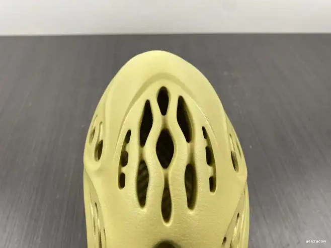 Foam Adidas GV6775 RNNR Yeezy Sulfur 0512
